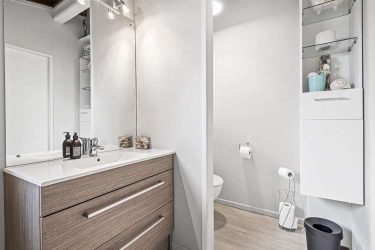 21 Longfellow Parade Glen Eden_24