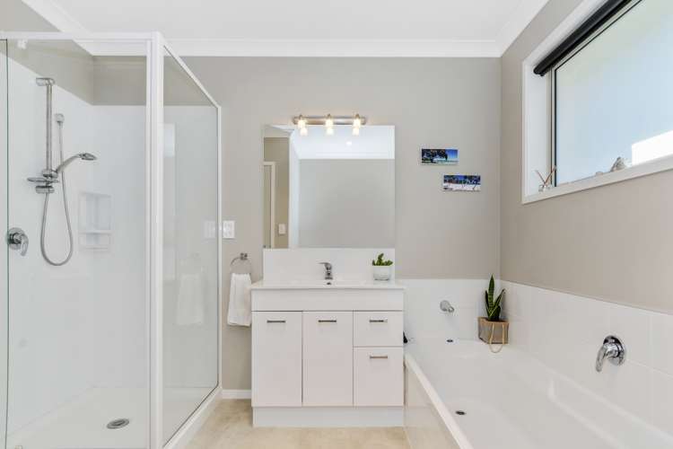 240 Ballintoy Park Drive Welcome Bay_14