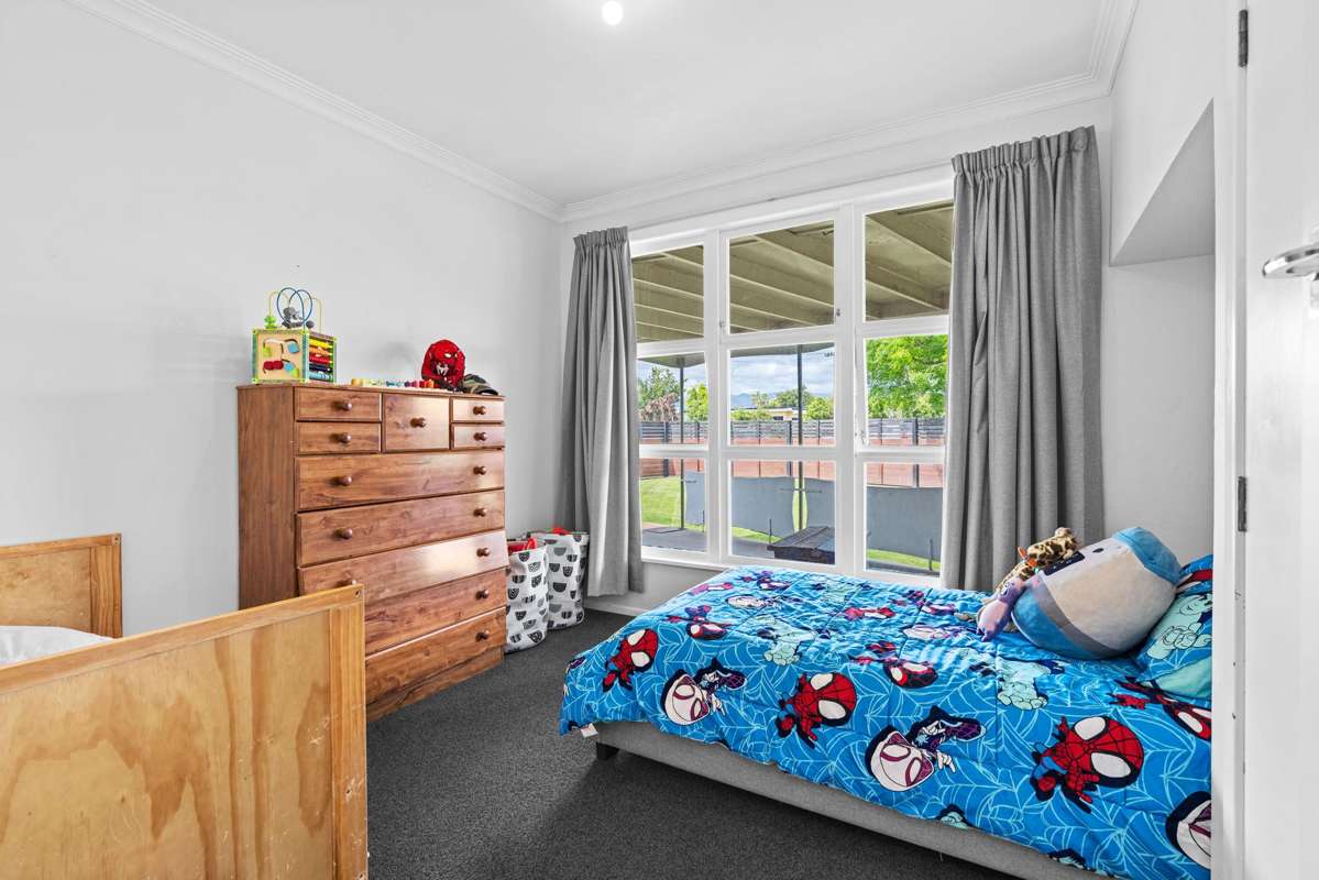 587 Queen Street East_4