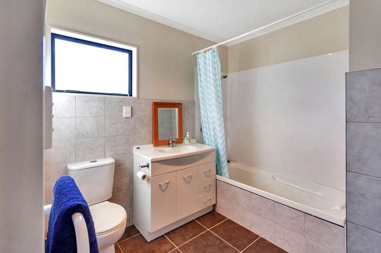 5a Orchid Place Te Atatu South_16