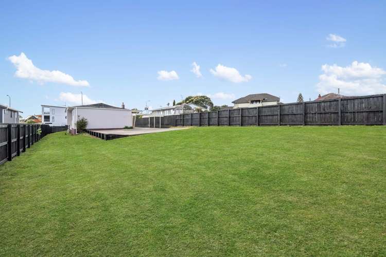 127 Tiverton Road New Windsor_14