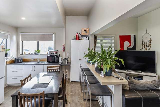 1-2/398 Ferry Road Woolston_2