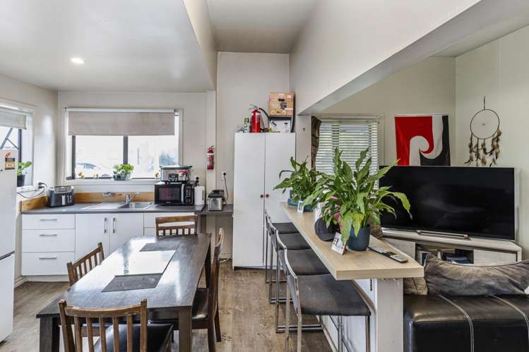 1-2/398 Ferry Road Woolston_2