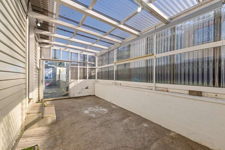 16 Kenmore Street Westown_15