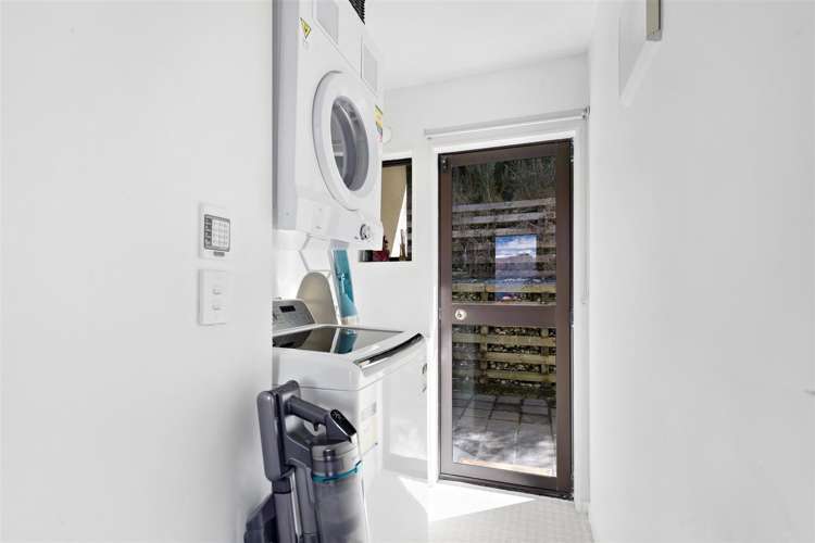 52 Wynyard Crescent Fernhill/Sunshine Bay_11