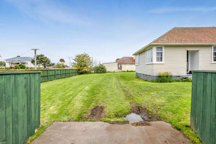 179 Egmont Stree Patea_18