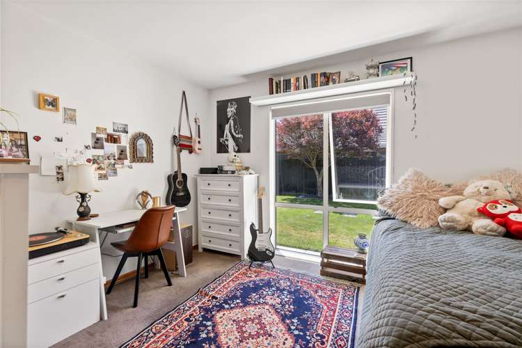 15 Apsley Drive Russley_11