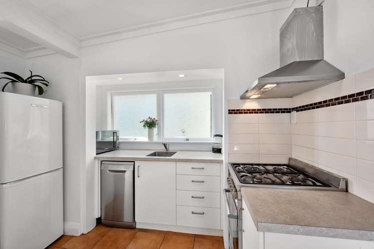 2/33a Glen Road Stanley Point_5