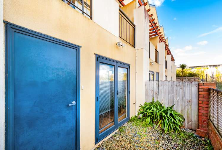 9/12 Crown Lynn Place New Lynn_5