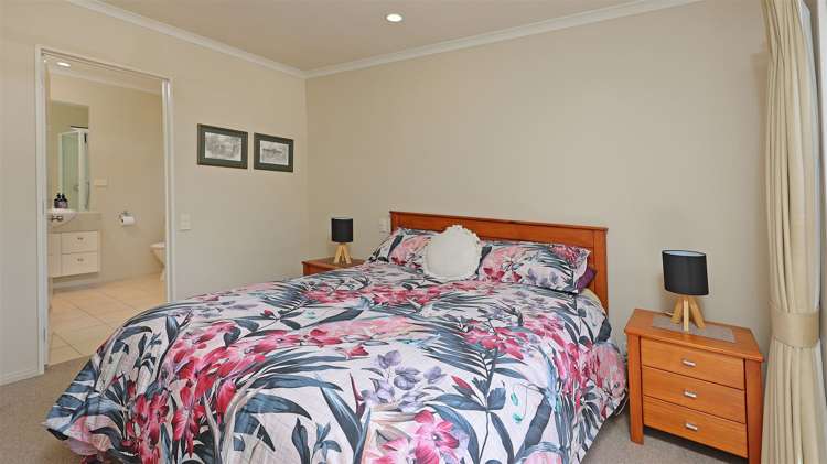 42 Espalier Drive Henderson_12