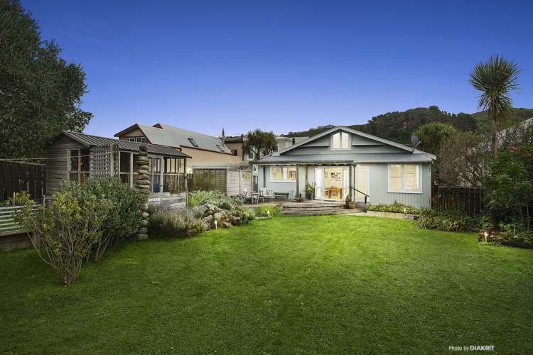 211 The Parade Island Bay_13