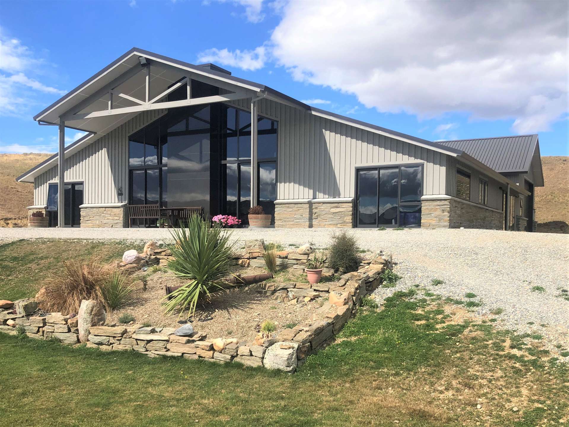 211 McArthur Road Alexandra_0