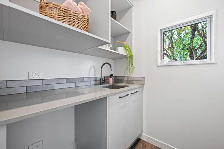 24E Pickering Crescent 1054_13