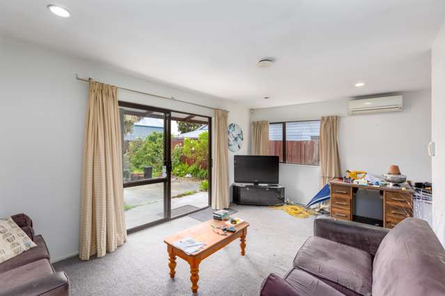 2/17 Wildberry Street Woolston_4