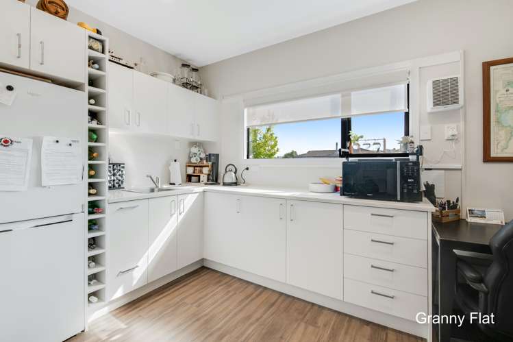 17 Leiden Place Totara Vale_18