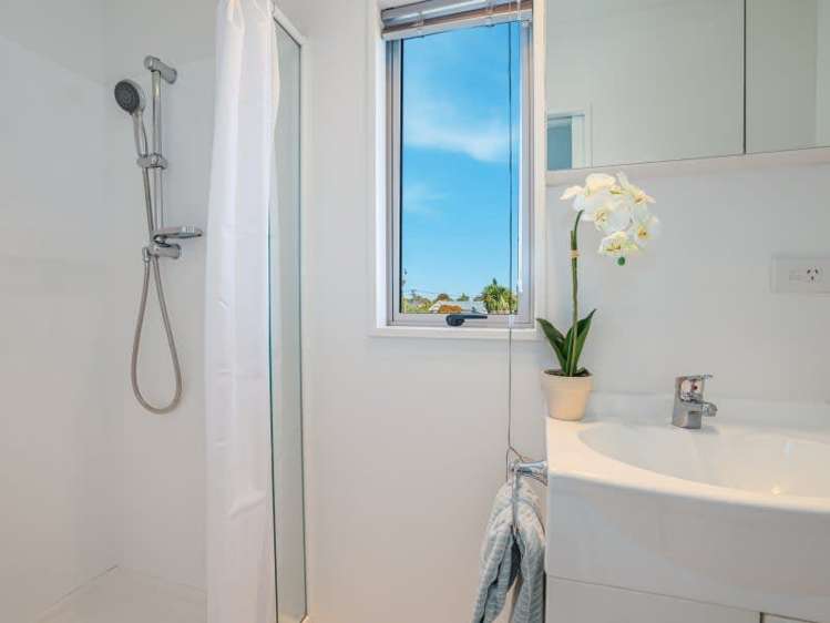 1 Olympic Lane Edgeware_10