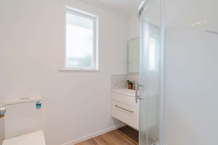 12 & 12A Oban Avenue Glenview_16