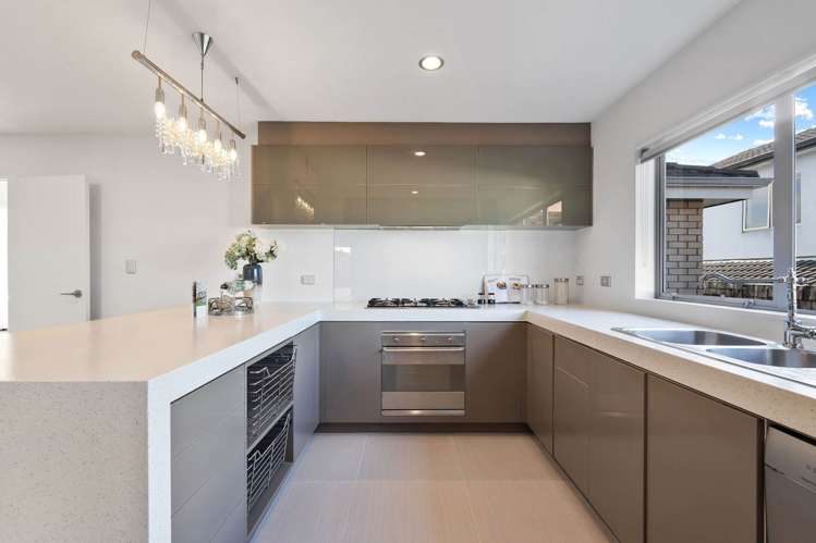 98 Medallion Drive Oteha_11