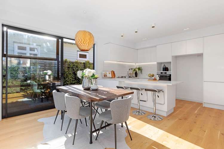 13c Queensway Three Kings_12