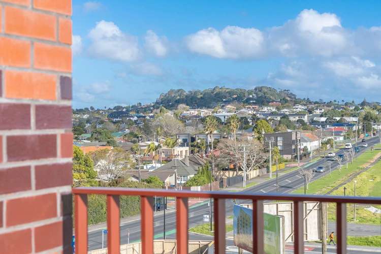 106/2B Te Ara Taurapa Point Chevalier_13