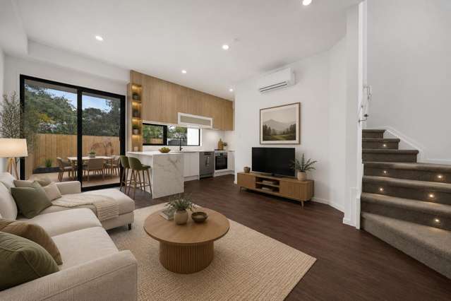 Stylish 3 Bed + Study Townhouse in Prime Birkdale