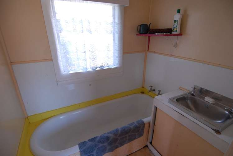 11 Wharf Road Karamea_8