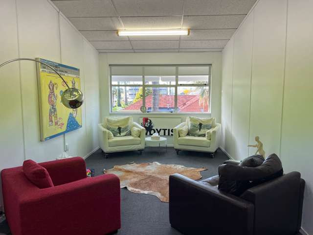 Quality leasing on Clive Square West