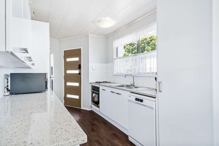 16 Awakino Place Manurewa_5