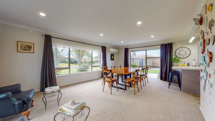 165 The Oaks Drive Leamington_6