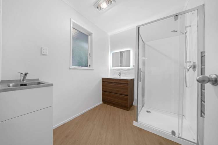 74 Vodanovich Road Te Atatu South_15