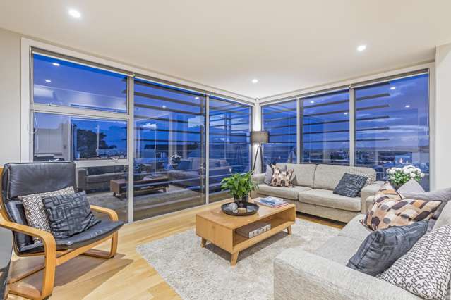 2/49 Seaview Road Castor Bay_2