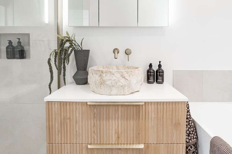 10C Long Street Raglan_19