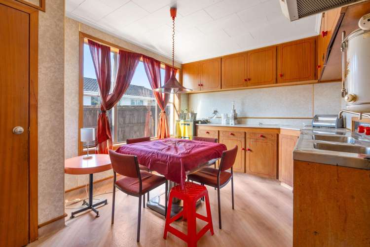 97 Easther Crescent Kew_19