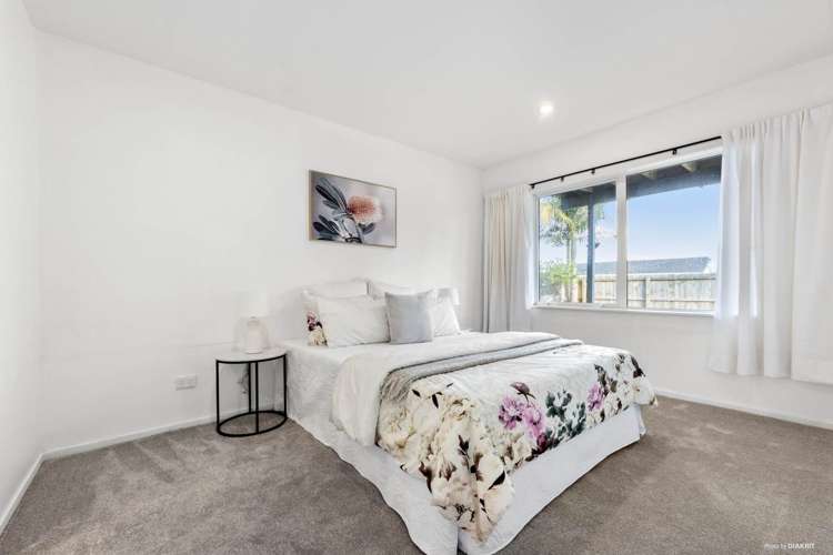 21 Helleur Road Massey_10