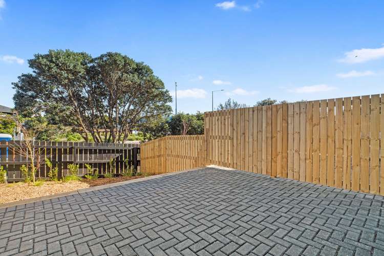 159 Unsworth Drive Greenhithe_12