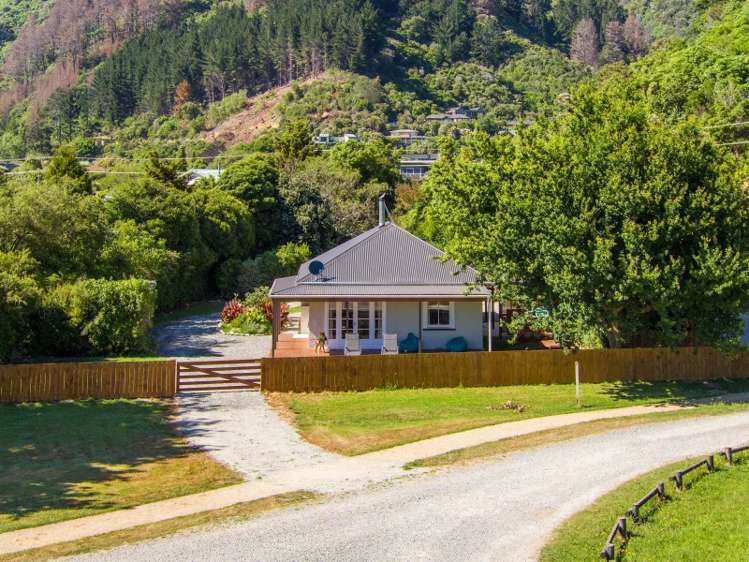 2301 Queen Charlotte Drive Anakiwa and Surrounds_23