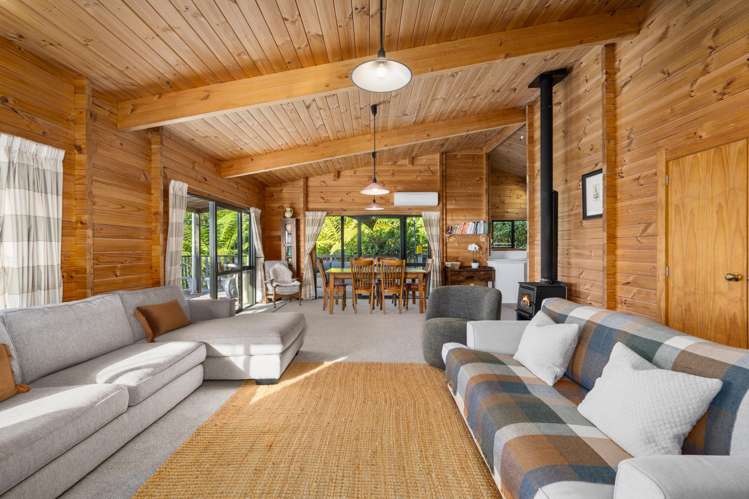 2495 Kenepuru Road Portage_7