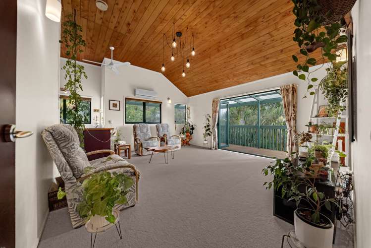 1/11 De Val Drive Titirangi_21