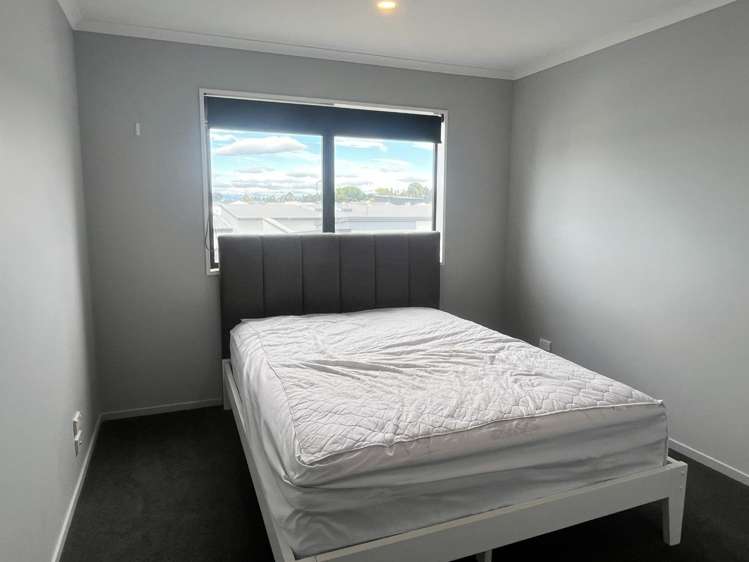 42 Tippet Crescent Wigram_13