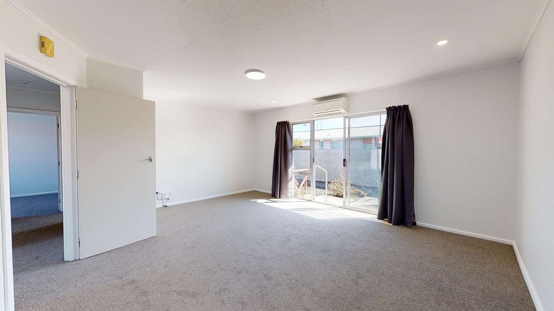 2/361 Burnett Street Ashburton_0