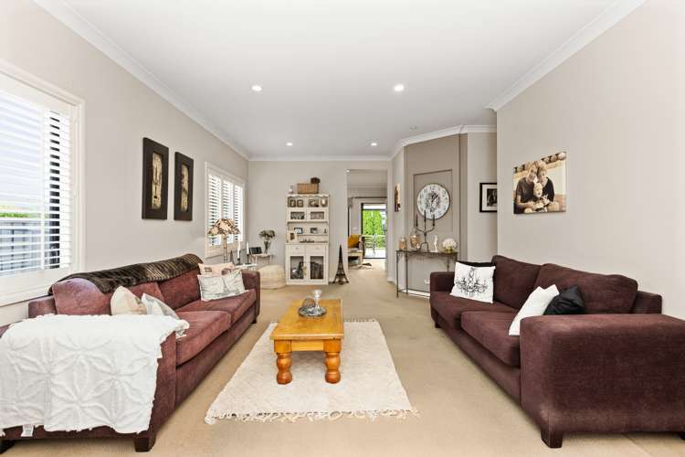 19 Heynes Place Clive_7