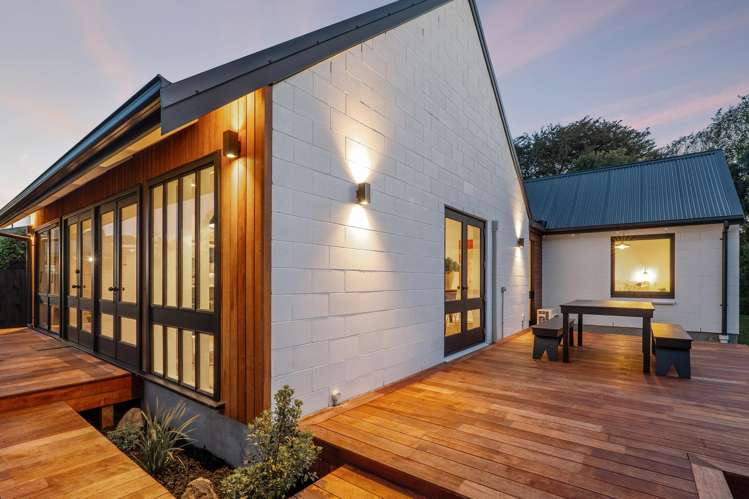 10 Esher Place Saint Martins_22