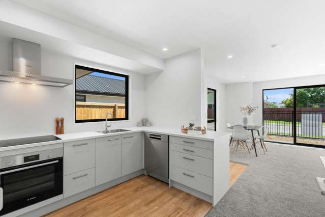 2/4 Ramore Place Redwood_2