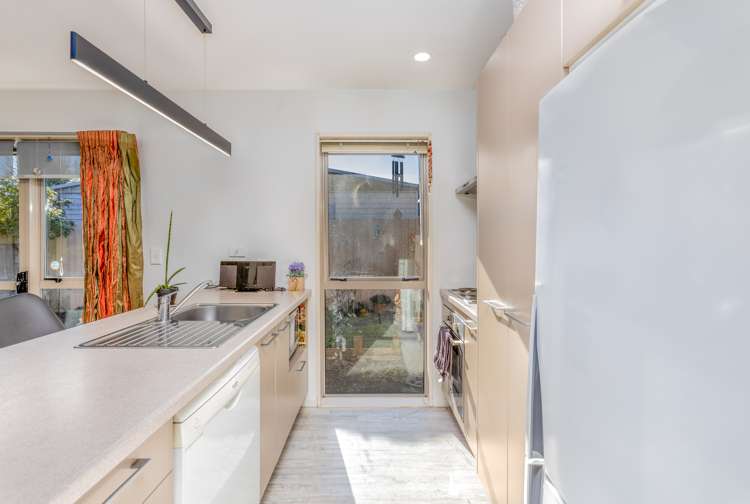 2/149 Pages Road Wainoni_4