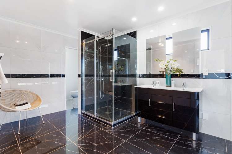 8 Lowburn Place Clover Park_15