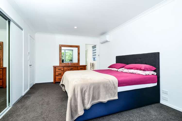 5 Compton Grove Huntington_17