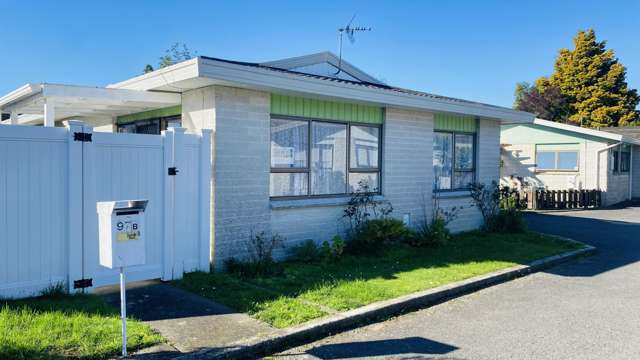 Welcome to your low-maintenance townhouse haven!