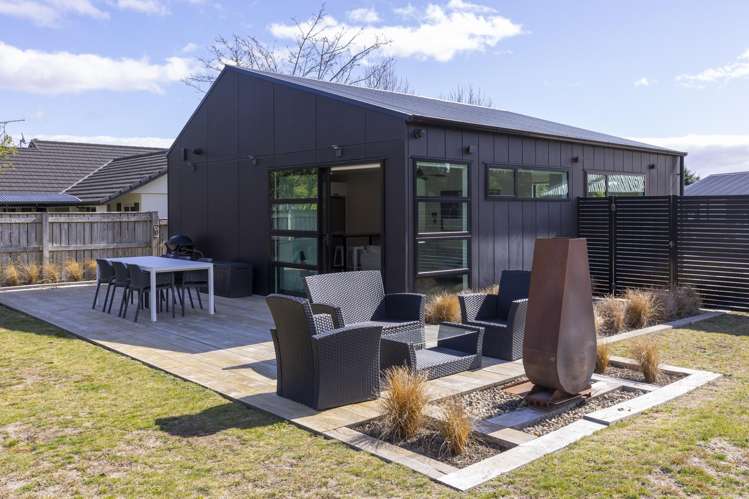 207 Parekaawa Drive_0