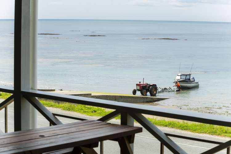 153 Beach Road Tokomaru Bay_24