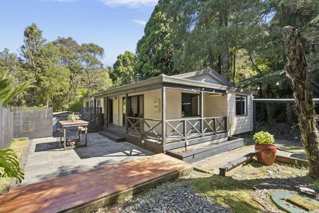 420 Scenic Drive Waiatarua_1